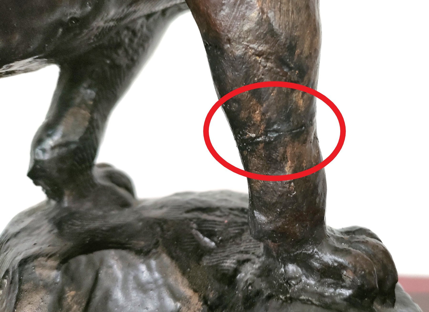 Belle sculpture "Panthère à l'affût"