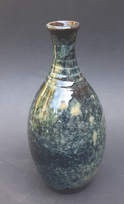 Deux vases d'artiste signés - Japon - XXe siècle