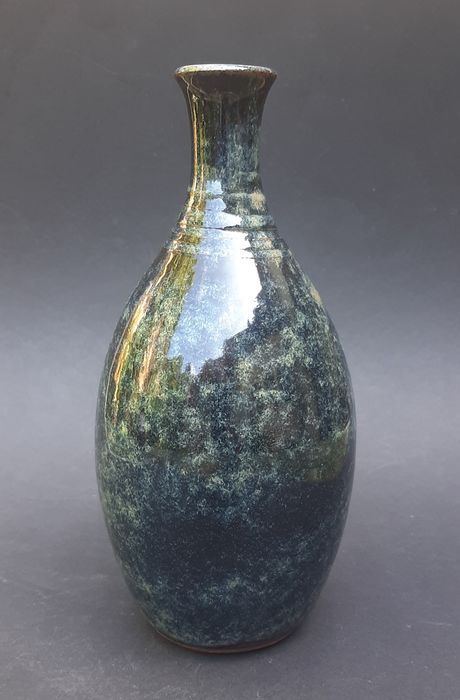 Deux vases d'artiste signés - Japon - XXe siècle