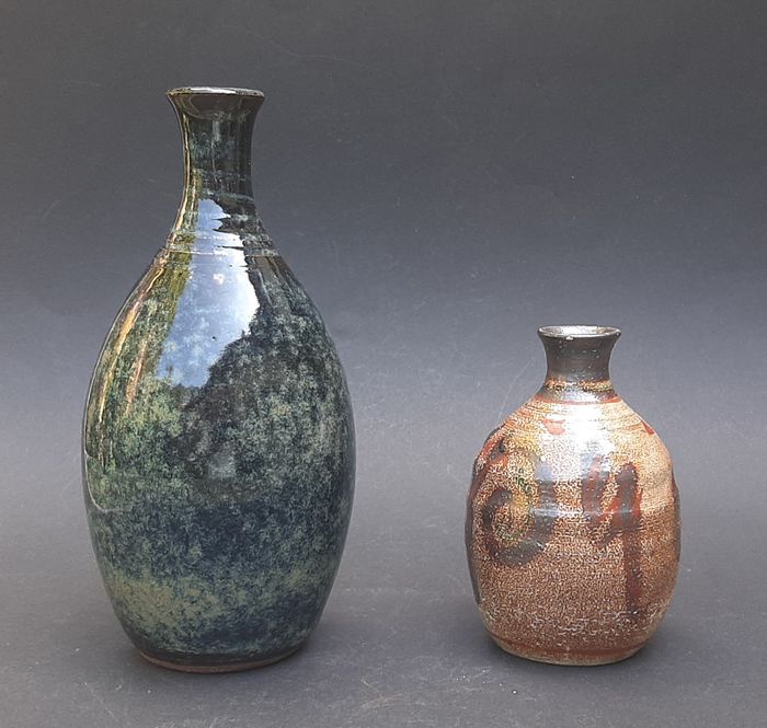 Deux vases d'artiste signés - Japon - XXe siècle
